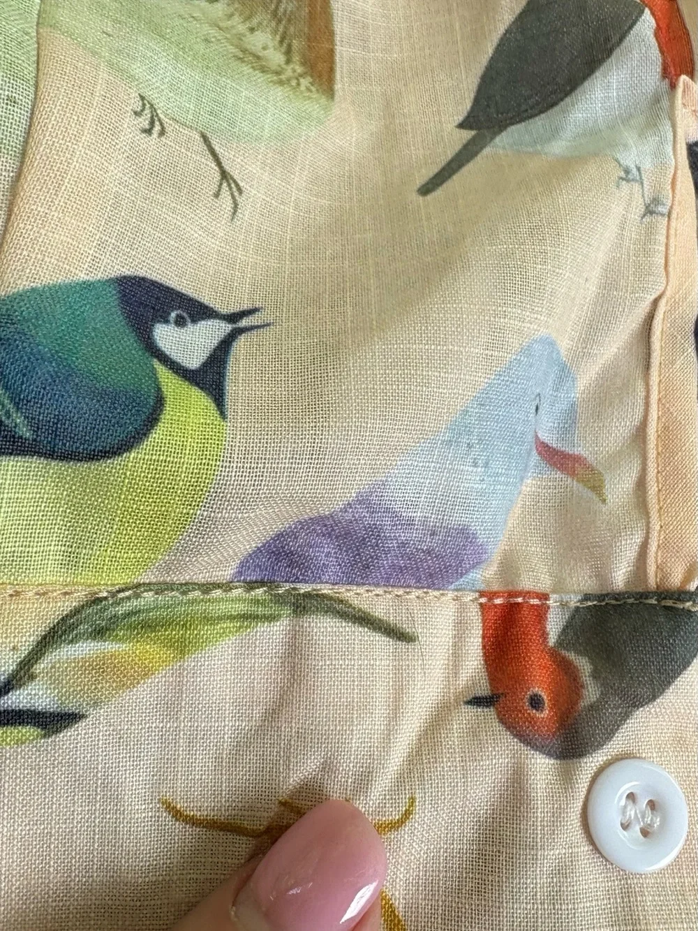 For Bird Lovers! Super Fun Women’s Beige Bird-Print Button-Up Shirt, Medium - Picture 7 of 16